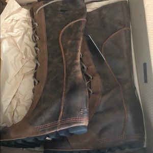 NIB Sorel Wedge Boots - Brown